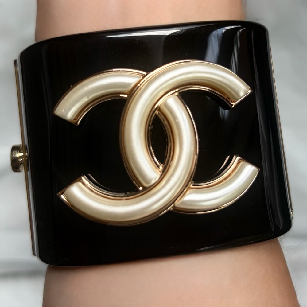 CHANEL Pearl white interlocking CC Gold Black Cuff Bracelet